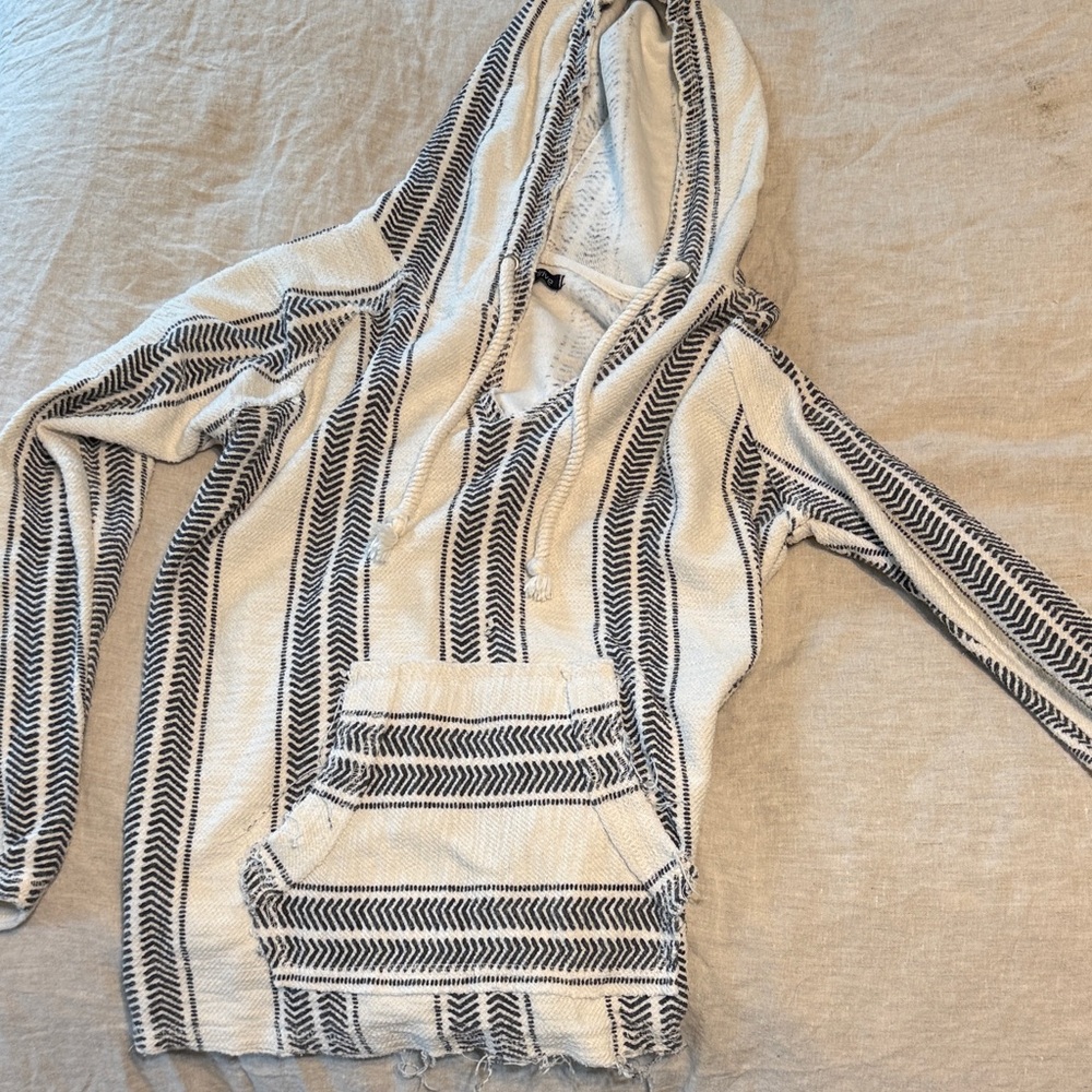 Ocean Drive Black and White V-Neck Sweater